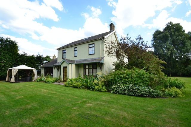  Image of 5 Bedroom Detached  For Sale at Brownhill Lane Array New Longton, PR4 4SJ