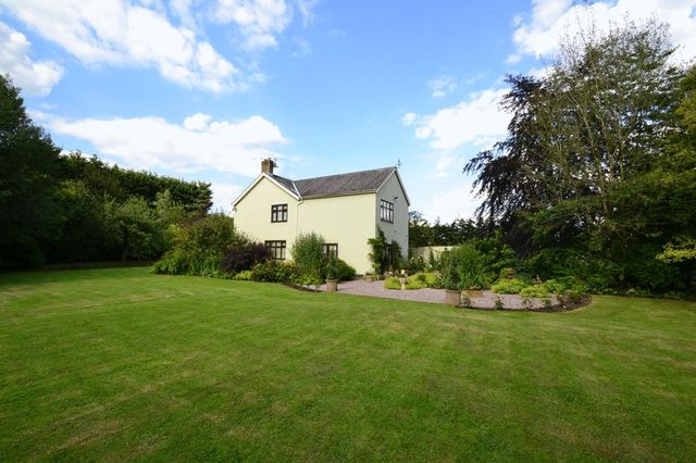  Image of 5 Bedroom Detached  For Sale at Brownhill Lane Array New Longton, PR4 4SJ