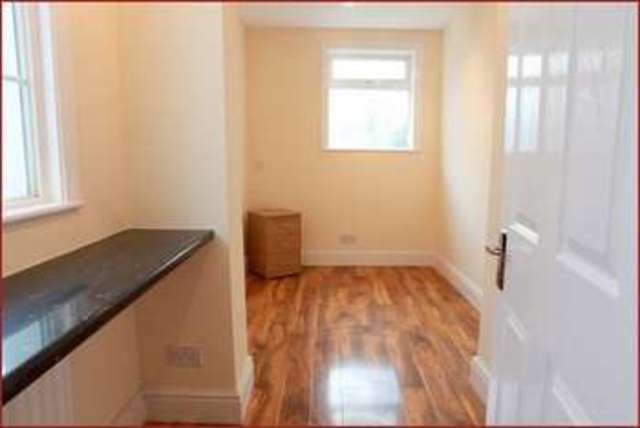  Image of 4 Bedroom Terraced  For Sale at Calvert Road  Barnet, EN5 4HJ