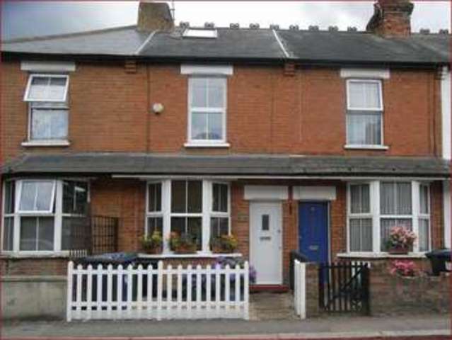  Image of 3 Bedroom Property  For Sale at Calvert Road  HIGH BARNET, EN5 4HJ