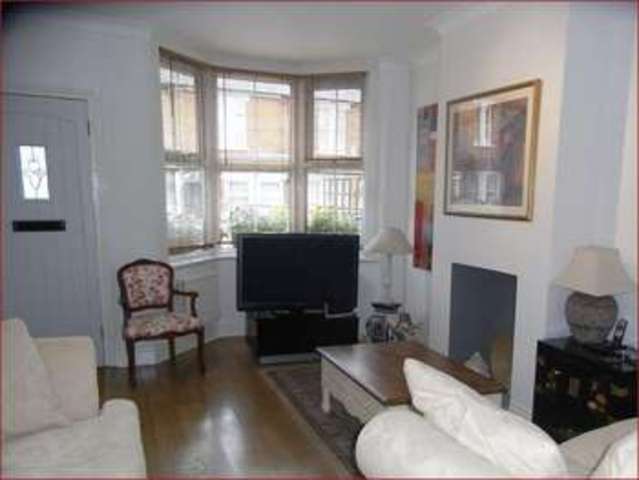 Image of 3 Bedroom Property  For Sale at Calvert Road  HIGH BARNET, EN5 4HJ