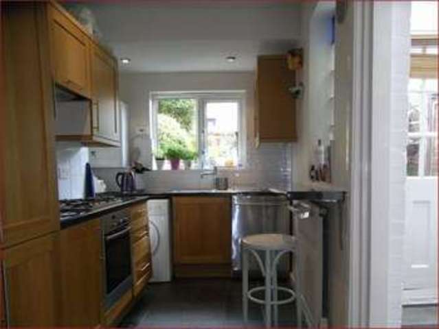  Image of 3 Bedroom Property  For Sale at Calvert Road  HIGH BARNET, EN5 4HJ