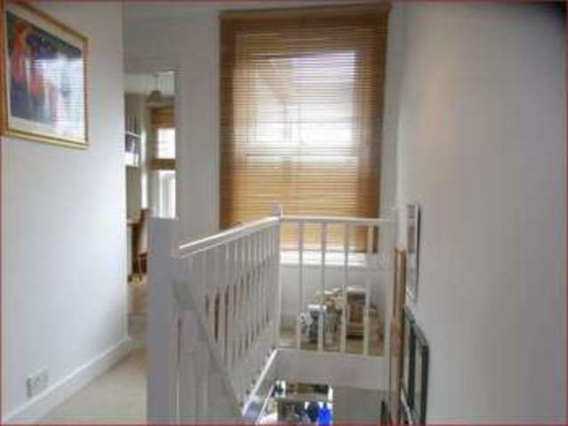  Image of 3 Bedroom Property  For Sale at Calvert Road  HIGH BARNET, EN5 4HJ