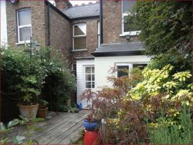  Image of 3 Bedroom Property  For Sale at Calvert Road  HIGH BARNET, EN5 4HJ