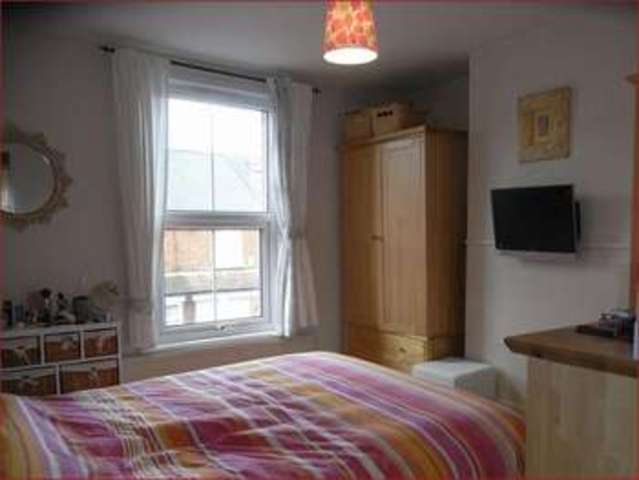  Image of 3 Bedroom Property  For Sale at Calvert Road  HIGH BARNET, EN5 4HJ