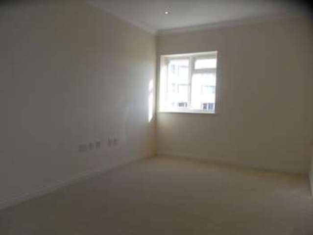  Image of 2 Bedroom Property  For Sale at Cat Hill East Barnet Barnet, EN4 8HF