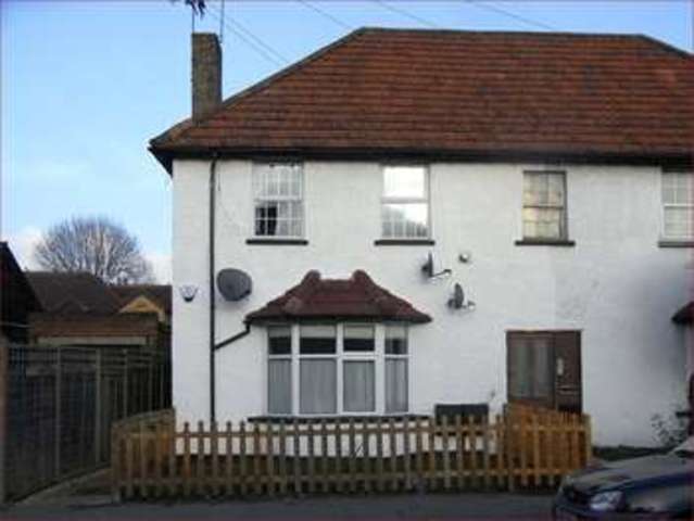  Image of 2 Bedroom Flat  For Sale at Chesterfield Road  Barnet, EN5 2RG