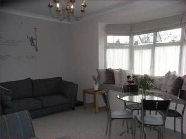  Image of 2 Bedroom Flat  For Sale at Chesterfield Road  Barnet, EN5 2RG