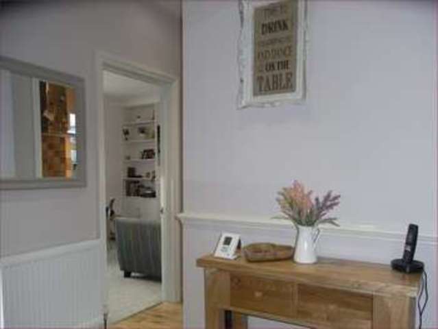  Image of 2 Bedroom Flat  For Sale at Chesterfield Road  Barnet, EN5 2RG