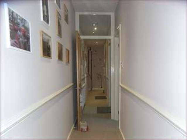  Image of 2 Bedroom Flat  For Sale at Chesterfield Road  Barnet, EN5 2RG