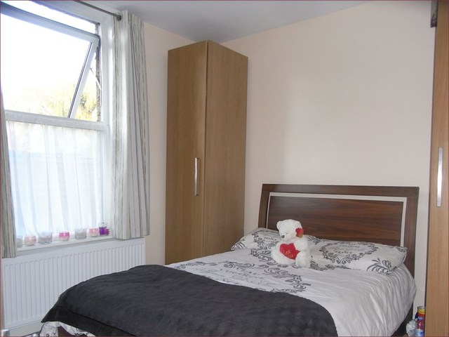  Image of 2 Bedroom Flat  For Sale at Chesterfield Road  Barnet, EN5 2RG