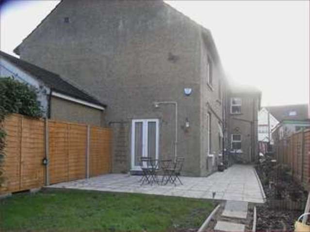  Image of 2 Bedroom Flat  For Sale at Chesterfield Road  Barnet, EN5 2RG