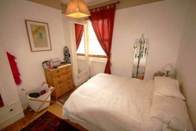  Image of 1 Bedroom Ground Flat  For Sale at Forest Hill London Forest Hill, SE23 2EX