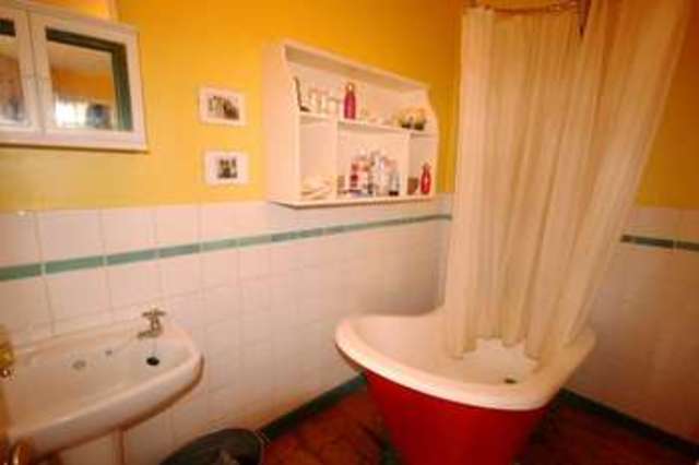  Image of 1 Bedroom Ground Flat  For Sale at Forest Hill London Forest Hill, SE23 2EX