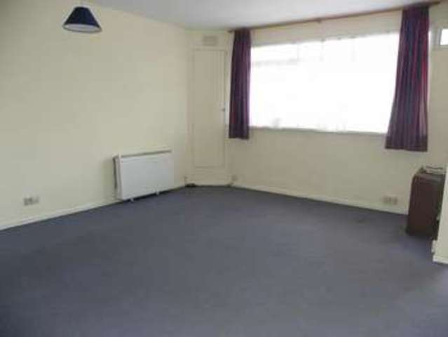  Image of Detached  To Rent at Twyford  Reading, RG10 0AU