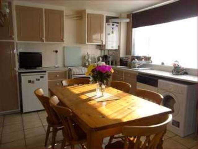  Image of 3 Bedroom Terraced  For Sale at Crocus Field  Barnet, EN5 2UA