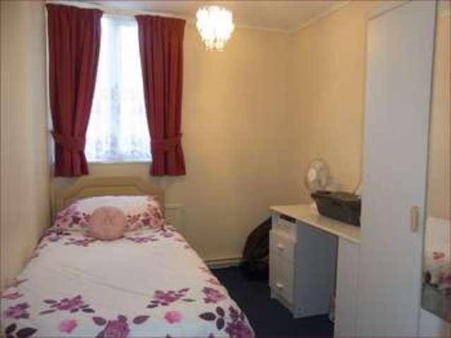  Image of 3 Bedroom Terraced  For Sale at Crocus Field  Barnet, EN5 2UA
