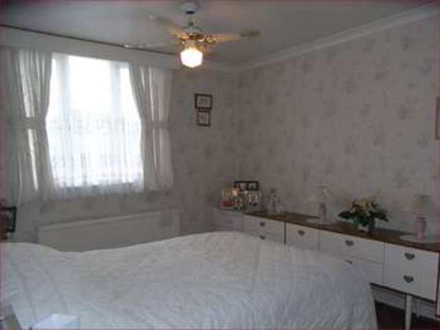  Image of 3 Bedroom Terraced  For Sale at Crocus Field  Barnet, EN5 2UB