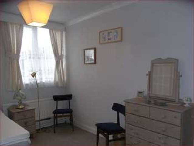  Image of 3 Bedroom Terraced  For Sale at Crocus Field  Barnet, EN5 2UB