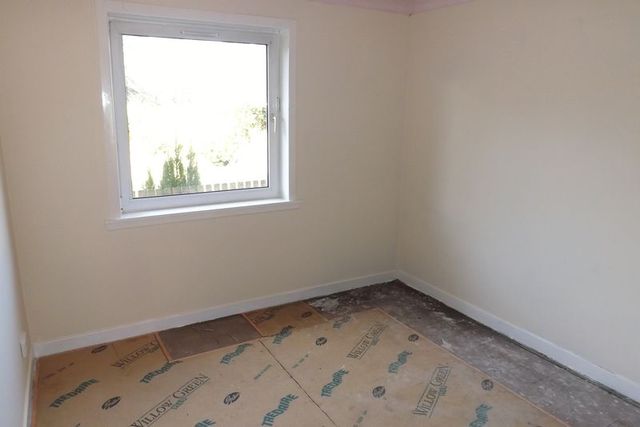  Image of 1 Bedroom Flat  For Sale at Crossclyde View  Crossford, ML8 5NN