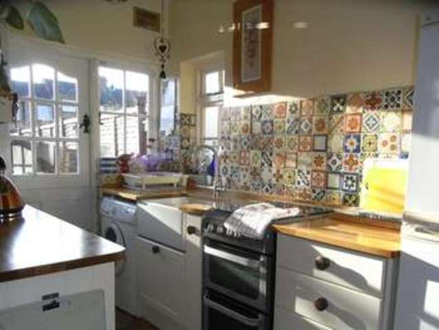  Image of 3 Bedroom Property  For Sale at Dale Close New Barnet Barnet, EN5 1BH