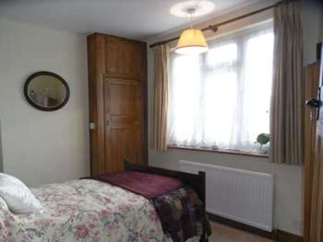  Image of 3 Bedroom Property  For Sale at Dale Close New Barnet Barnet, EN5 1BH
