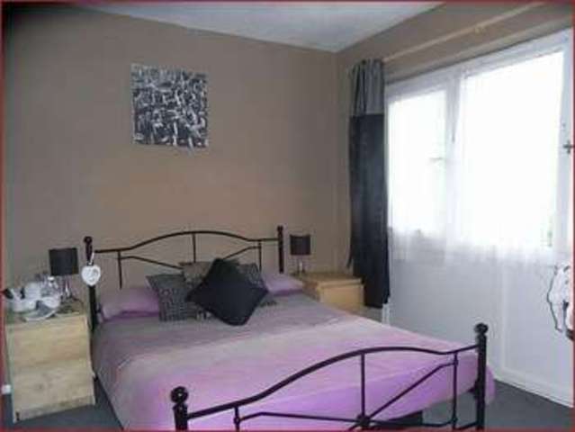  Image of 2 Bedroom Property  For Sale at Dunster Close  VIEWING SATURDAY 3RD MAY, EN5 2TE