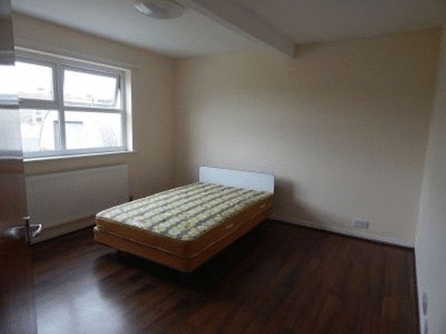  Image of 2 Bedroom Flat  To Rent at Scleddau Fishguard, SA65 9QT