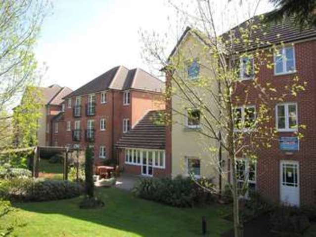  Image of 1 Bedroom Flat  For Sale at East Cosham  Hampshire, PO6 2HZ