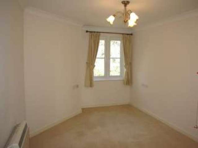  Image of 1 Bedroom Flat  For Sale at East Cosham  Hampshire, PO6 2HZ