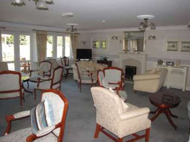  Image of 1 Bedroom Flat  For Sale at East Cosham  Hampshire, PO6 2HZ