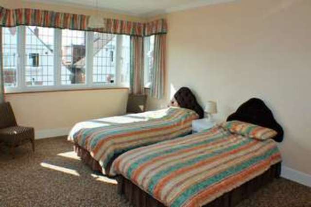  Image of 4 Bedroom Detached  For Sale at East Cosham Portsmouth Hampshire, PO6 2JR