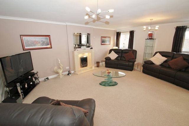  Image of 5 Bedroom Property  For Sale at Erskine Street  Alloa, FK10 2AX