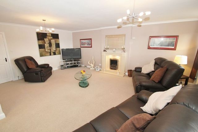  Image of 5 Bedroom Property  For Sale at Erskine Street  Alloa, FK10 2AX