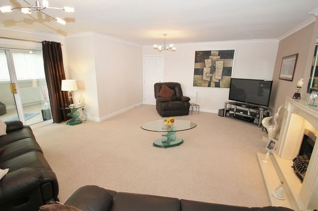  Image of 5 Bedroom Property  For Sale at Erskine Street  Alloa, FK10 2AX