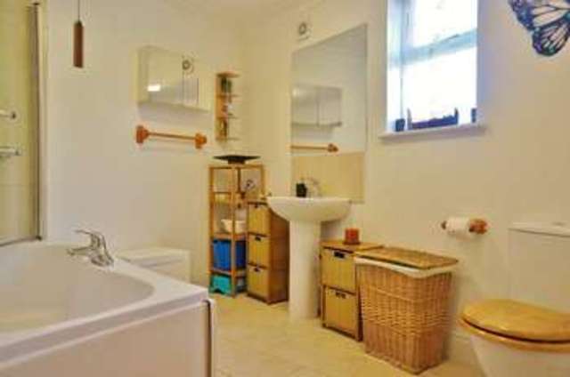  Image of 2 Bedroom Flat  For Sale at Abingdon, OX14 1DH