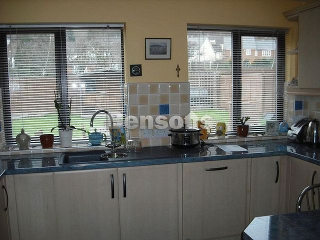  Image of 4 Bedroom Detached  To Rent at Golfa Close Middletown Welshpool, SY21 8EZ