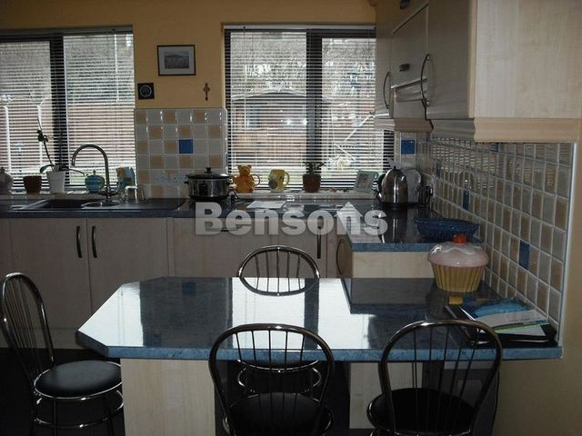  Image of 4 Bedroom Detached  To Rent at Golfa Close Middletown Welshpool, SY21 8EZ