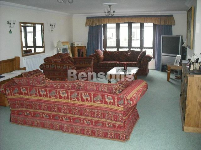  Image of 4 Bedroom Detached  To Rent at Golfa Close Middletown Welshpool, SY21 8EZ