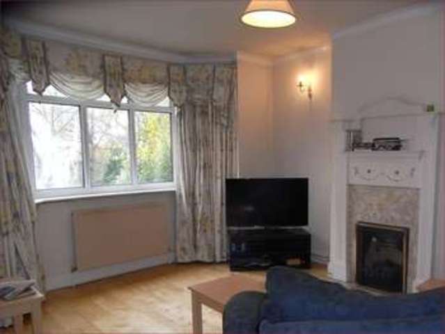  Image of 3 Bedroom Semi-Detached  For Sale at Grasvenor Avenue  Barnet, EN5 2BZ