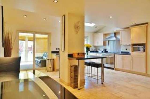  Image of 5 Bedroom Terraced  For Sale at Abingdon, OX14 1NU
