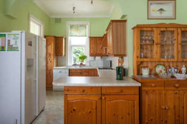  Image of 5 Bedroom Detached  For Sale at Havant Hampshire, PO9 1AR