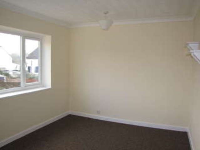  Image of 3 Bedroom Semi-Detached  For Sale at Leigh Park Havant Hampshire, PO9 3BX