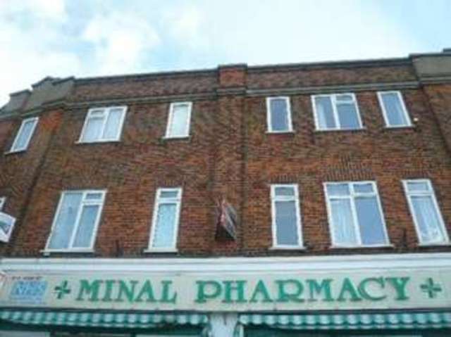 Image of 3 Bedroom Flat  To Rent at High Street Whitton Twickenham, TW2 7LA
