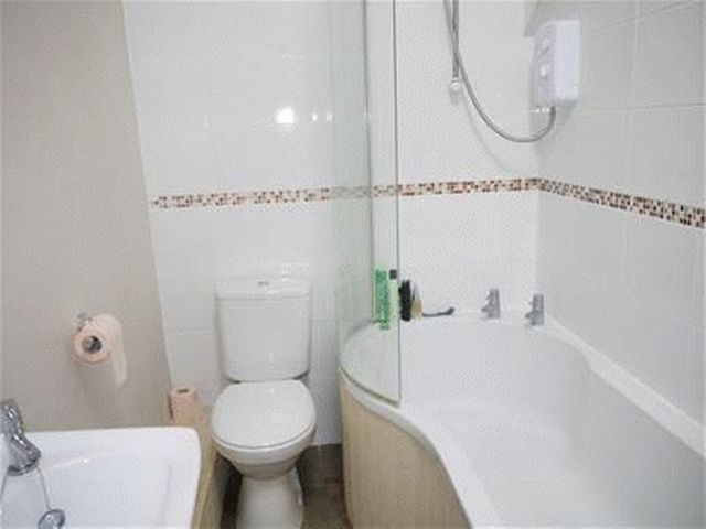  Image of 4 Bedroom Detached  To Rent at Kilgetty, SA68 0SE