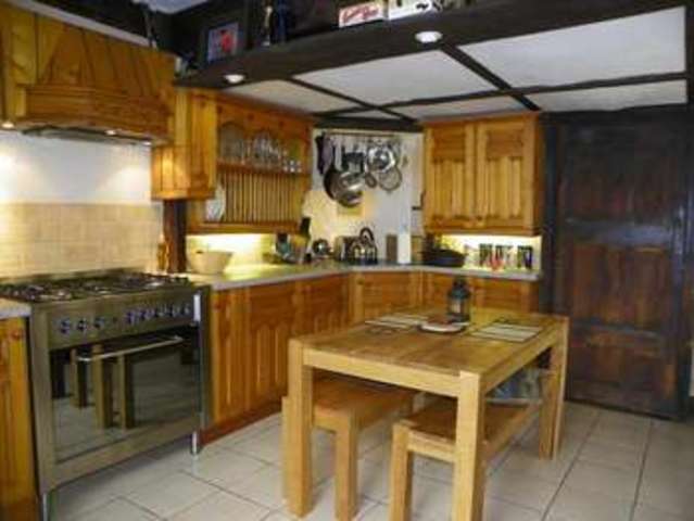  Image of 3 Bedroom Detached  For Sale at Kiln Green  Reading, RG10 9SE