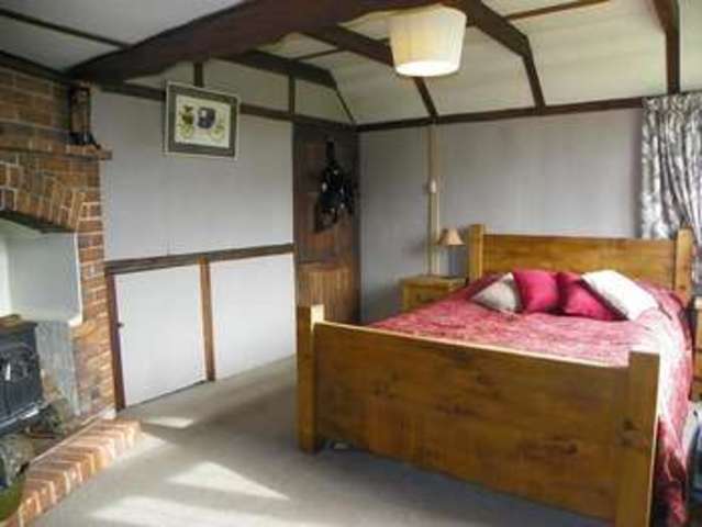  Image of 3 Bedroom Detached  For Sale at Kiln Green  Reading, RG10 9SE