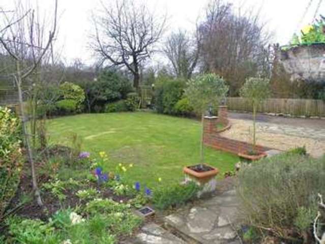  Image of 3 Bedroom Detached  For Sale at Kiln Green  Reading, RG10 9SE