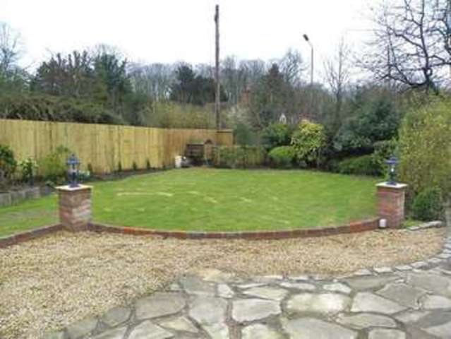  Image of 3 Bedroom Detached  For Sale at Kiln Green  Reading, RG10 9SE