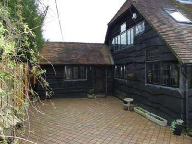  Image of 3 Bedroom Detached  For Sale at Kiln Green  Reading, RG10 9SE
